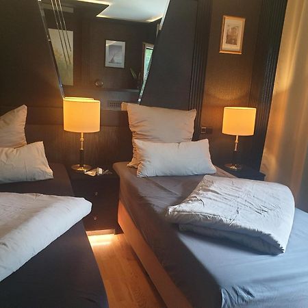 Miet-Kamp Ruhig, Zentral, Nahe Messe, Ausgefallenes Design 2 Schlafzimmer Берлин Екстериор снимка